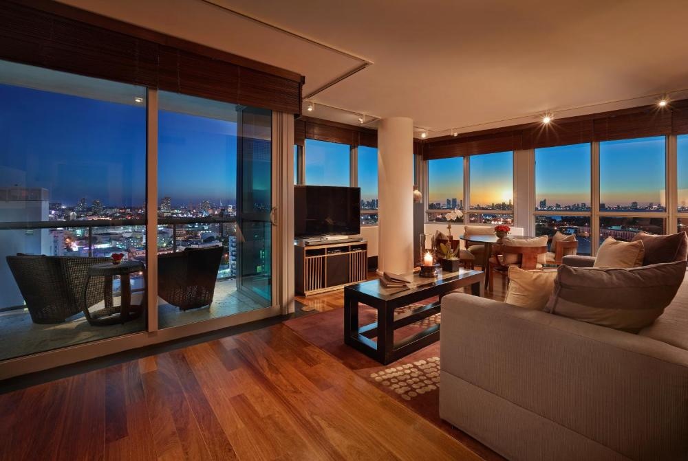 Two-Bedroom Suite with City and Ocean View